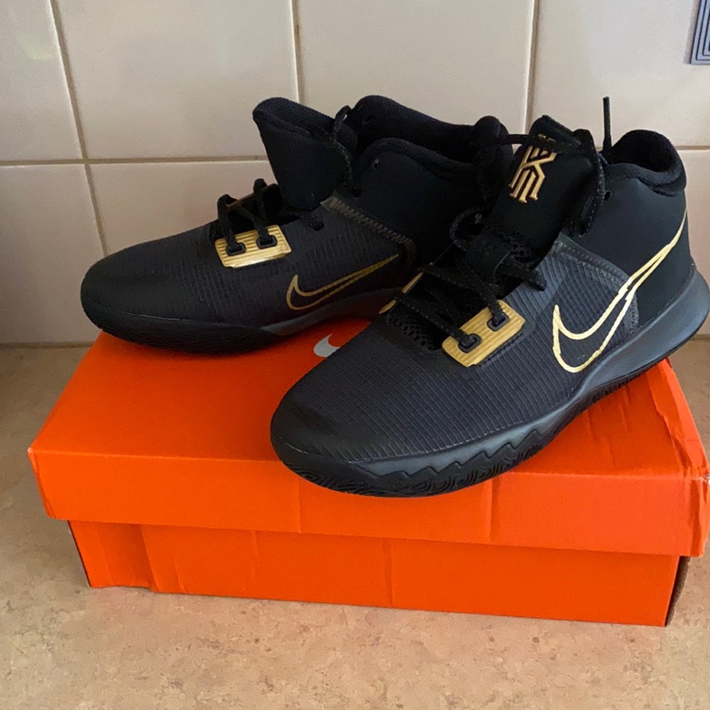 New Nike Kylie flytrap 6y